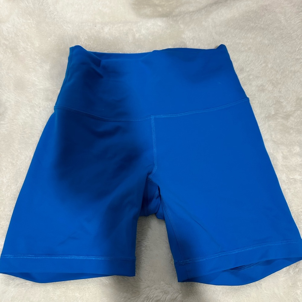Lululemon wonder train biker shorts in pool side